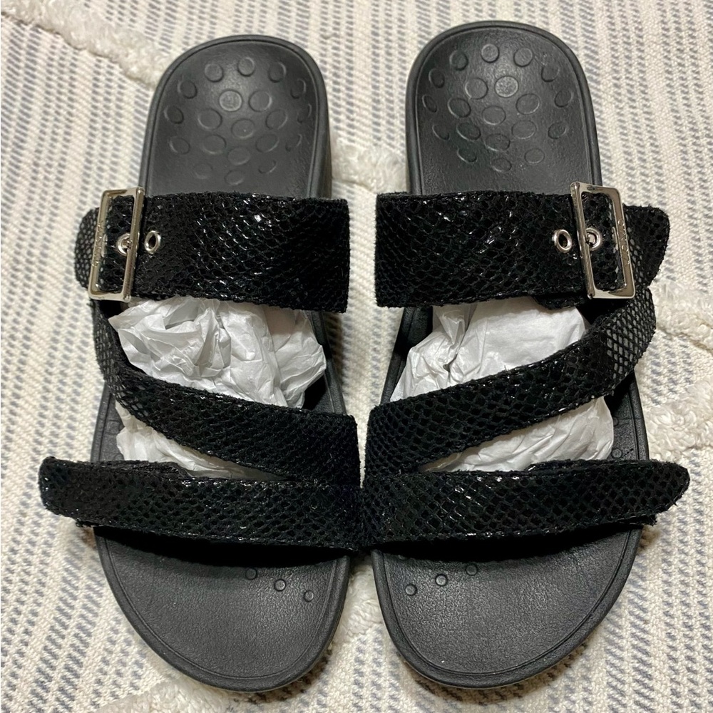 Women’s almost new Vionic sandals, size 8